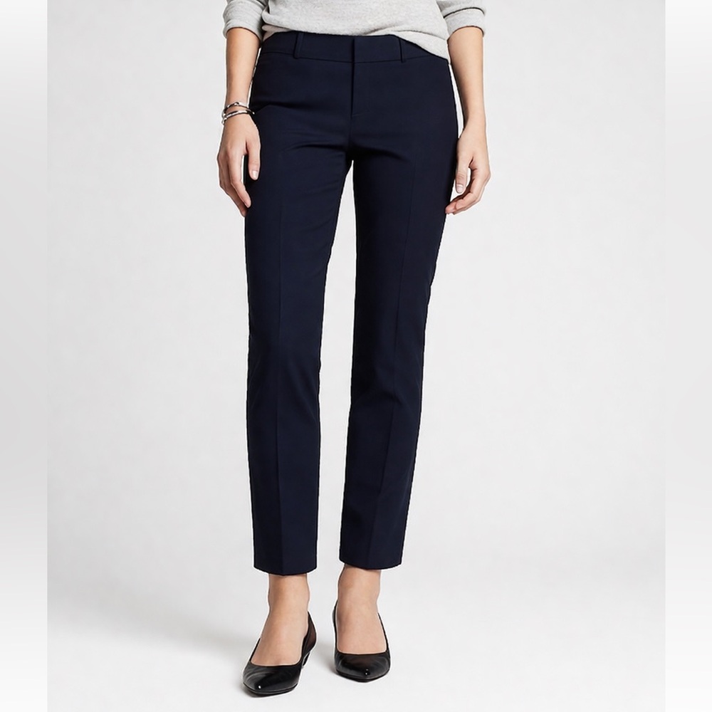 BANANA REPUBLIC • The Sloan Fit Stretchy Black Cropped Pant